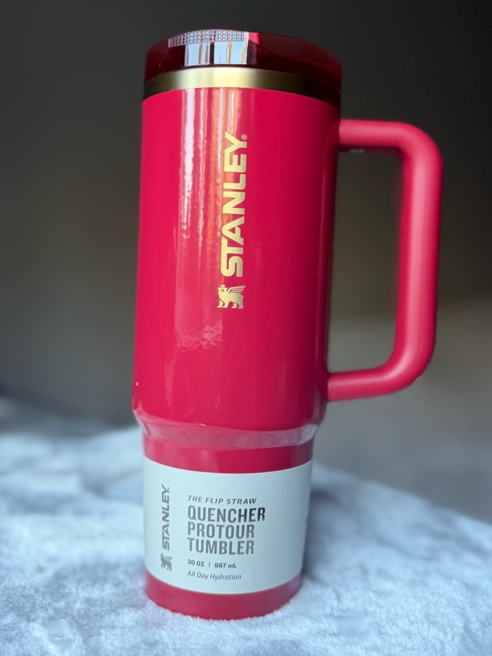 Stanley 30OZ Quencher Protour Flipstraw Tumbler HOLLY Red Christmas release